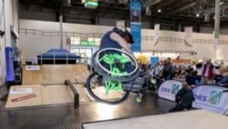 Foto: Aaron Fotheringham beim Skaten im Skatepark auf der REHACARE